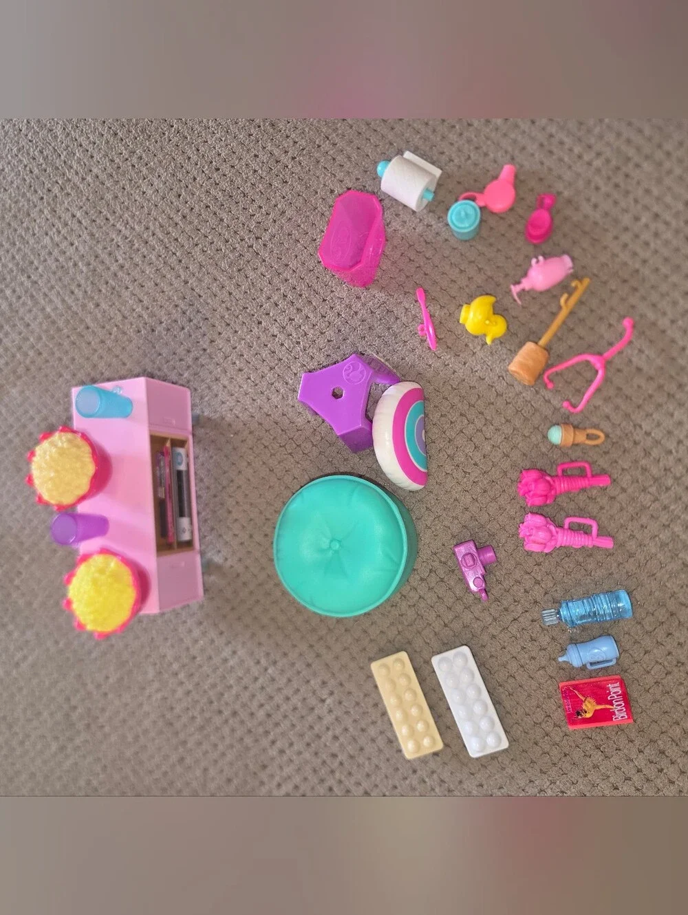 Barbie 29 piece lot of playset accessories for bathroom livingroom/dorm kitchen